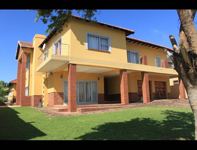 6 BEDROOM HOUSE FOR SALE IN KOSMOSDAL